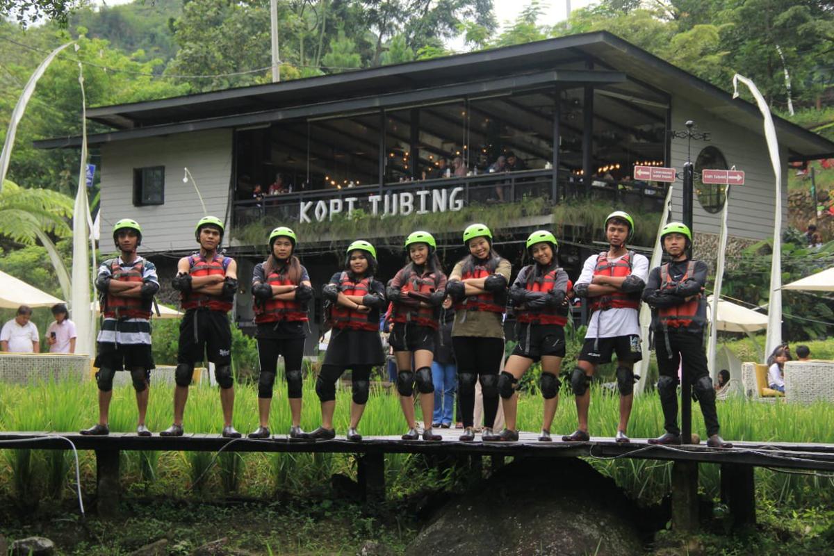 LSK team tubing adventure